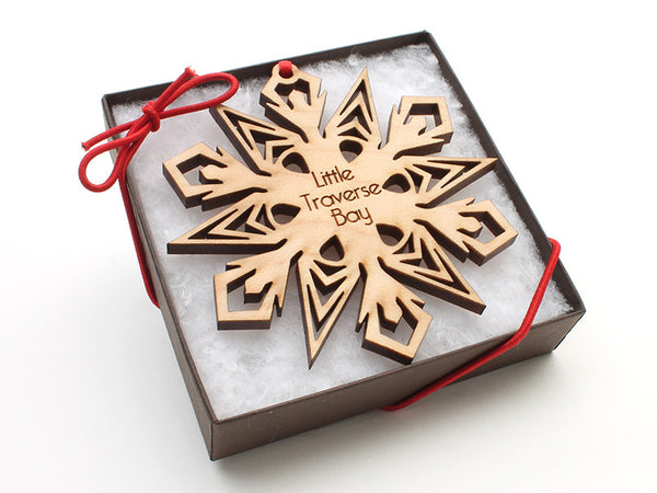 Ciao Bella Detailed Snowflake Ornament Gift Box 316C - Nestled Pines